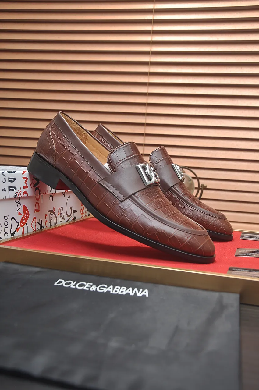 Men's men's shoes 💰500💶🌲 DG top 🔍🔍Men's new leather shoes 🚹 are on sale at the same time at the counter ⚠The uppers are imported cowhide from Italy, the entire imported cowhide lining, imported accessories 💪💪, completely 1⃣️ vs 1⃣️ replica 🇮 🇹💪💪, ⚠Sole: The original sole is specially provided by the original factory, the exclusive movable molded sole is super comfortable, ⚠The original factory follows the order, 🔍🔍high quality, you can enter and exit the counter at will, welcome to compare ⚠Size: 38-44 (45 customized)